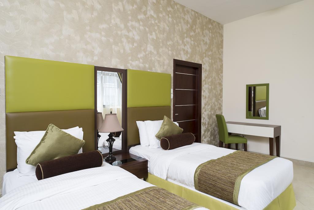 Al Waleed Palace Hotel Apartment Al Barsha Dubai Esterno foto