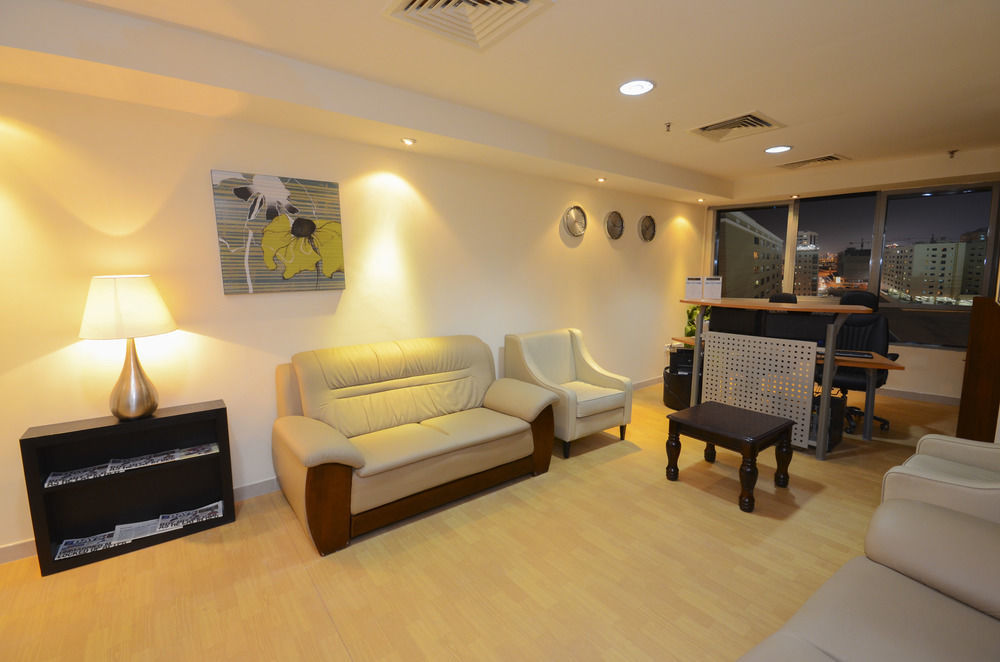Al Waleed Palace Hotel Apartment Al Barsha Dubai Esterno foto