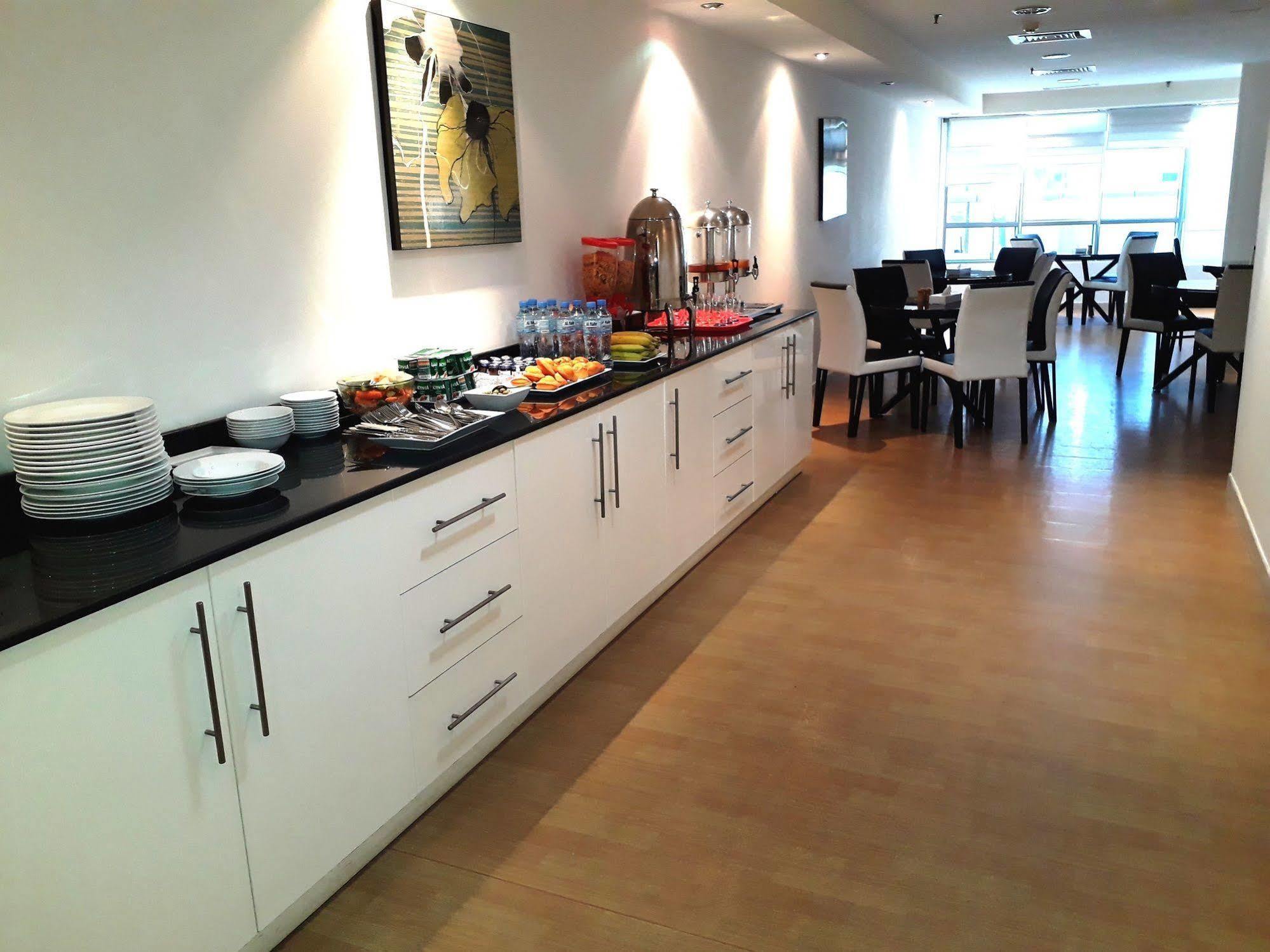 Al Waleed Palace Hotel Apartment Al Barsha Dubai Esterno foto